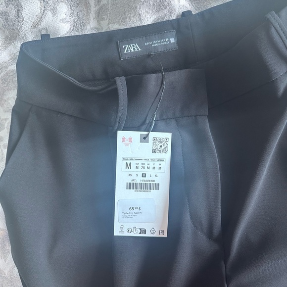 Wide leg pants with darts. NWT - Picture 3 of 4